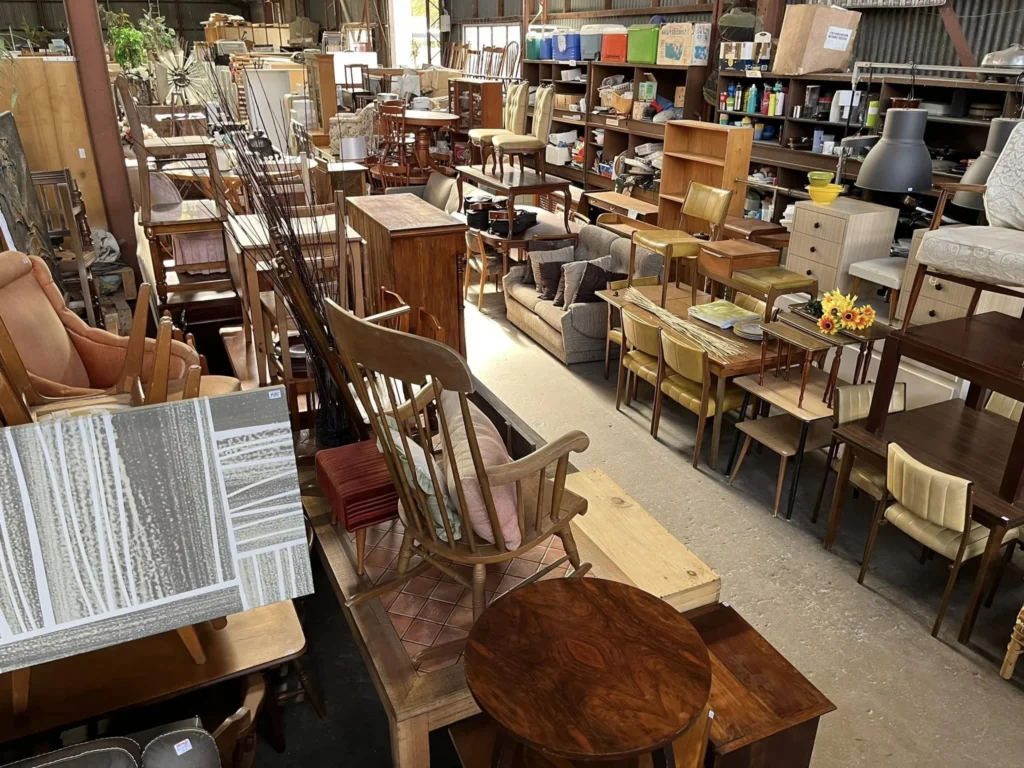 What Is a Furniture Outlet and How Does It Work?